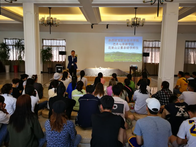 图2詹永斌老师为同学们讲座_副本2.jpg